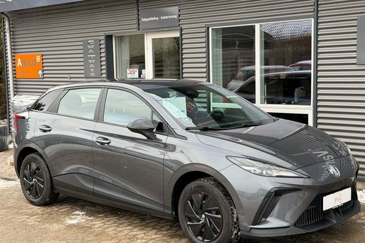 Grå MG 4 fra 2023 set udefra