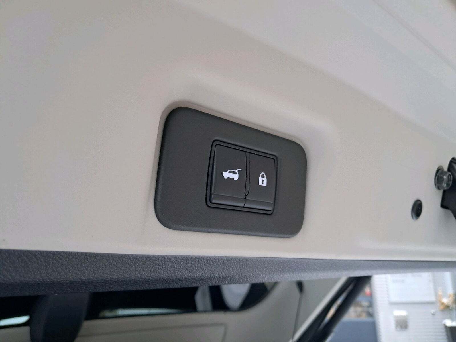 Grå Nissan Ariya fra 2025