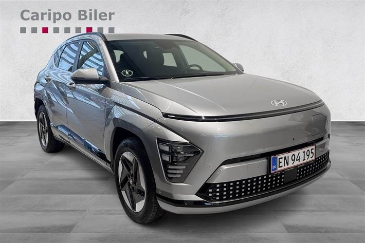 Sølv Hyundai Kona fra 2025 set udefra