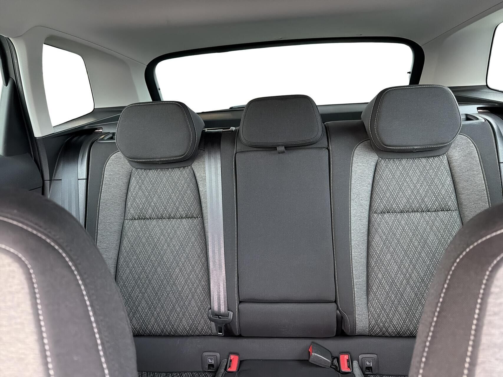 Hvid Skoda Karoq fra 2022