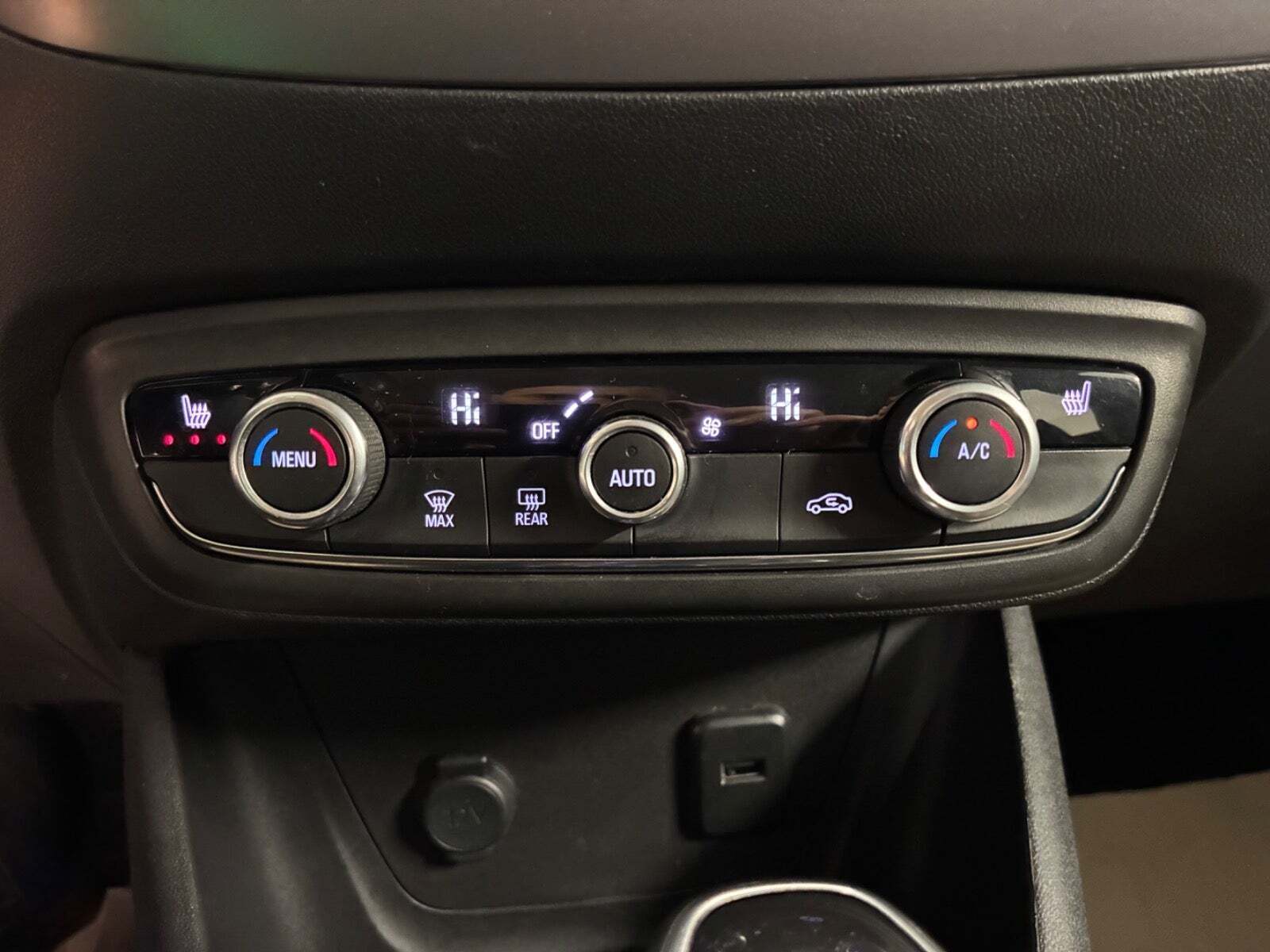 Grå Opel Crossland X fra 2019