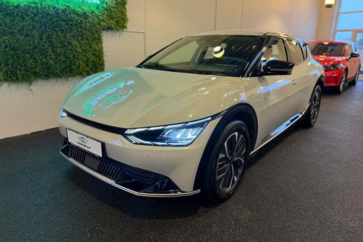 Hvid Kia EV6 fra 2023 set udefra