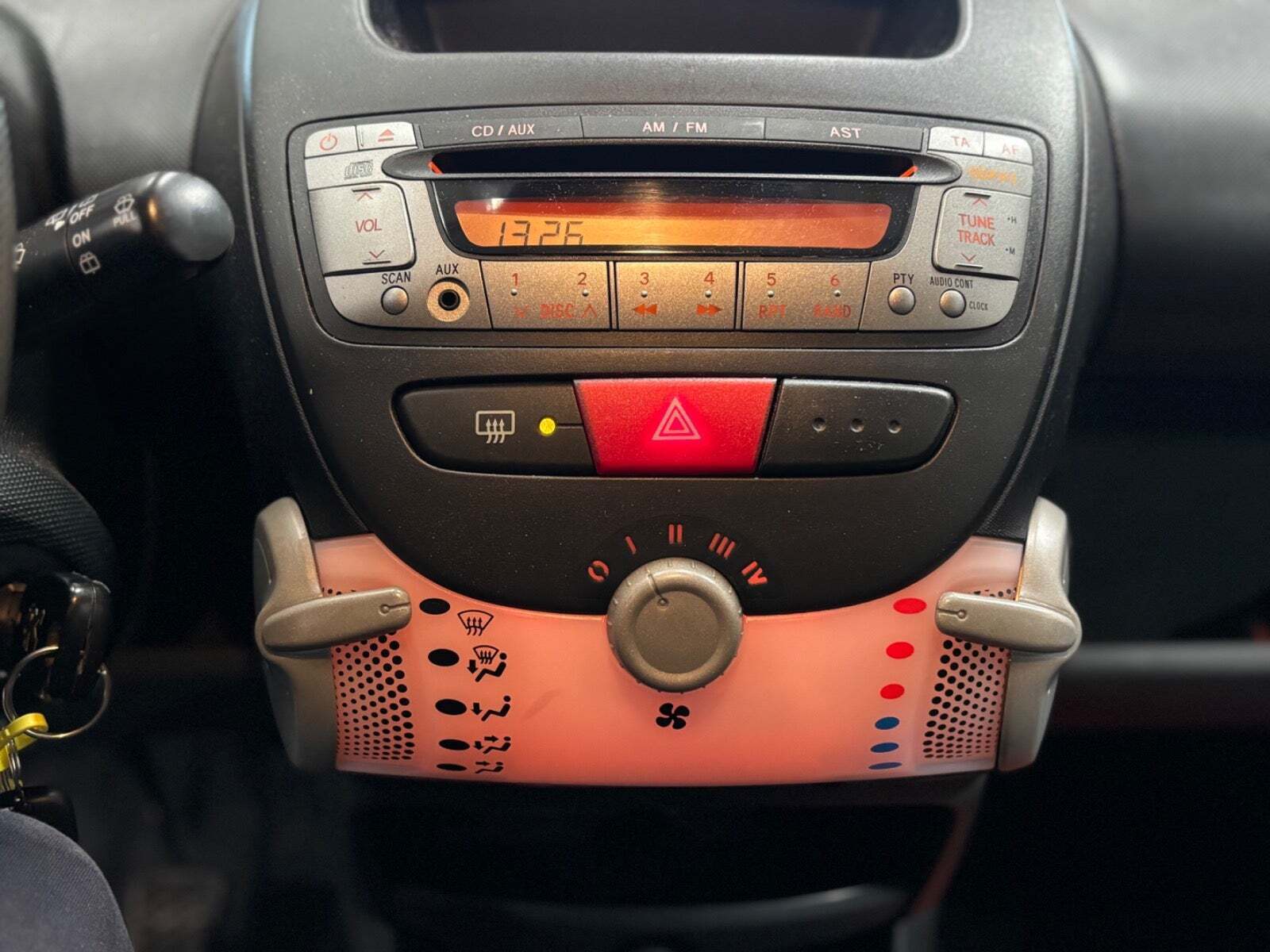 Sort Peugeot 107 fra 2013