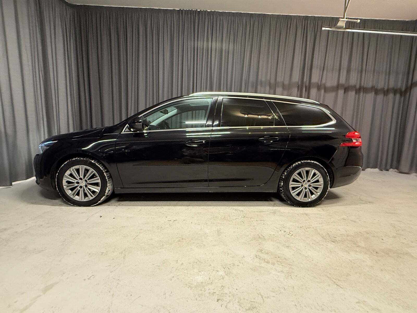 Peugeot 308 1,5 BlueHDi 130 Selection Sky SW