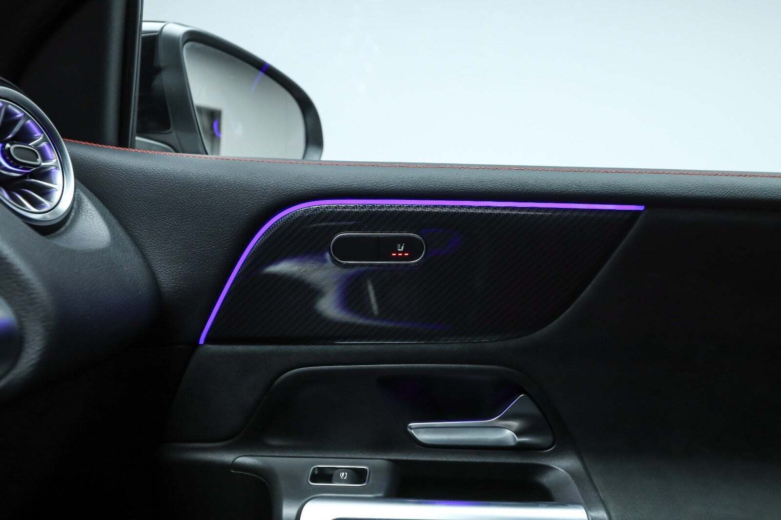 Sort Mercedes GLB200 fra 2021