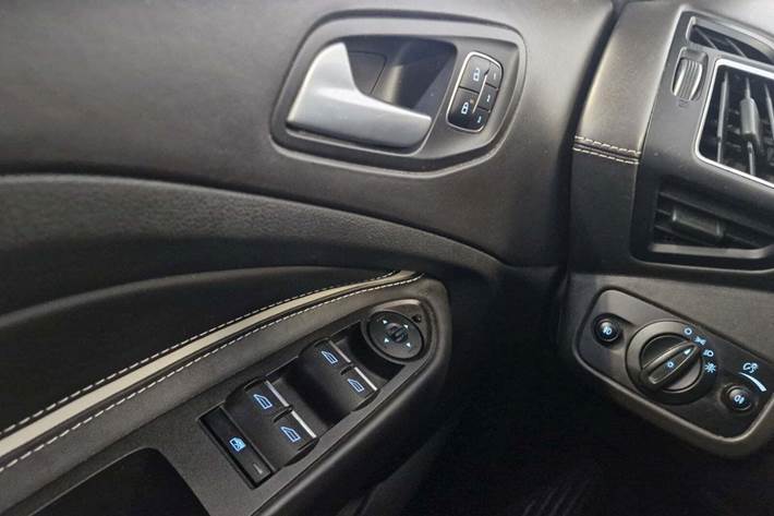 Hvid Ford Kuga fra 2017