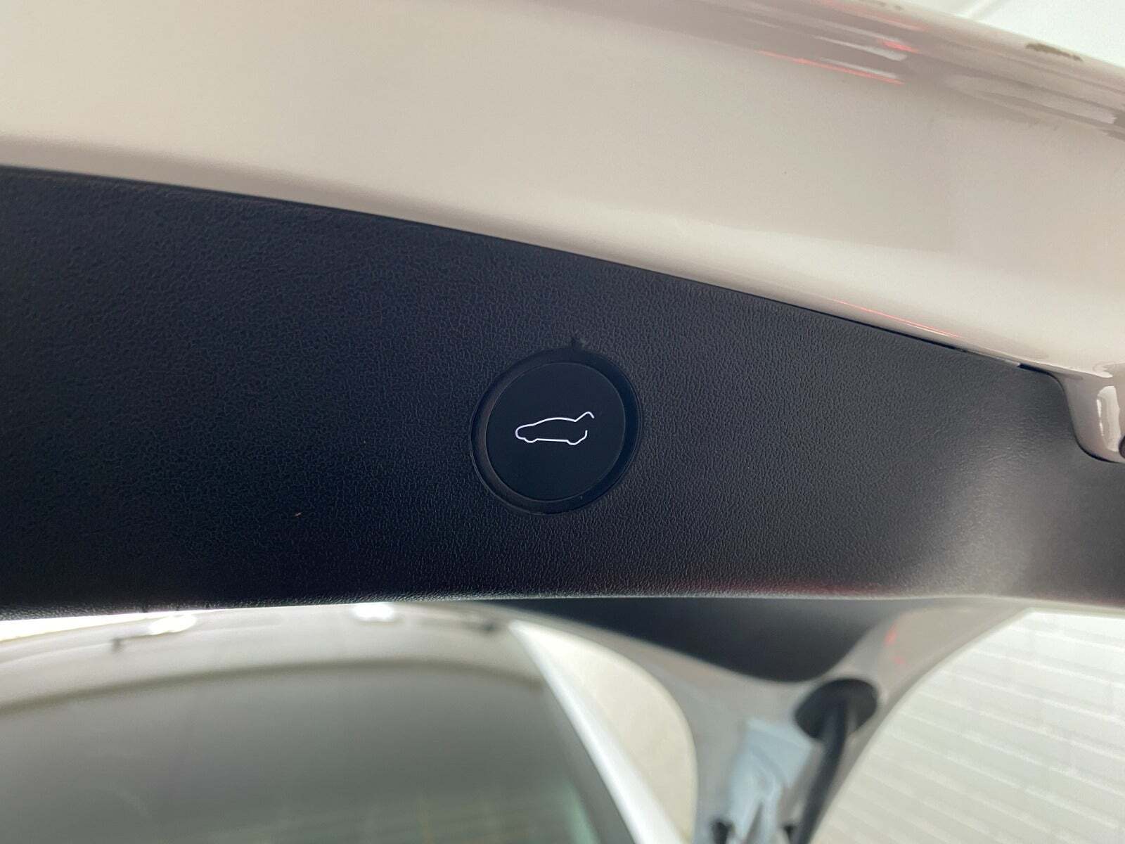 Hvid Tesla Model 3 fra 2021