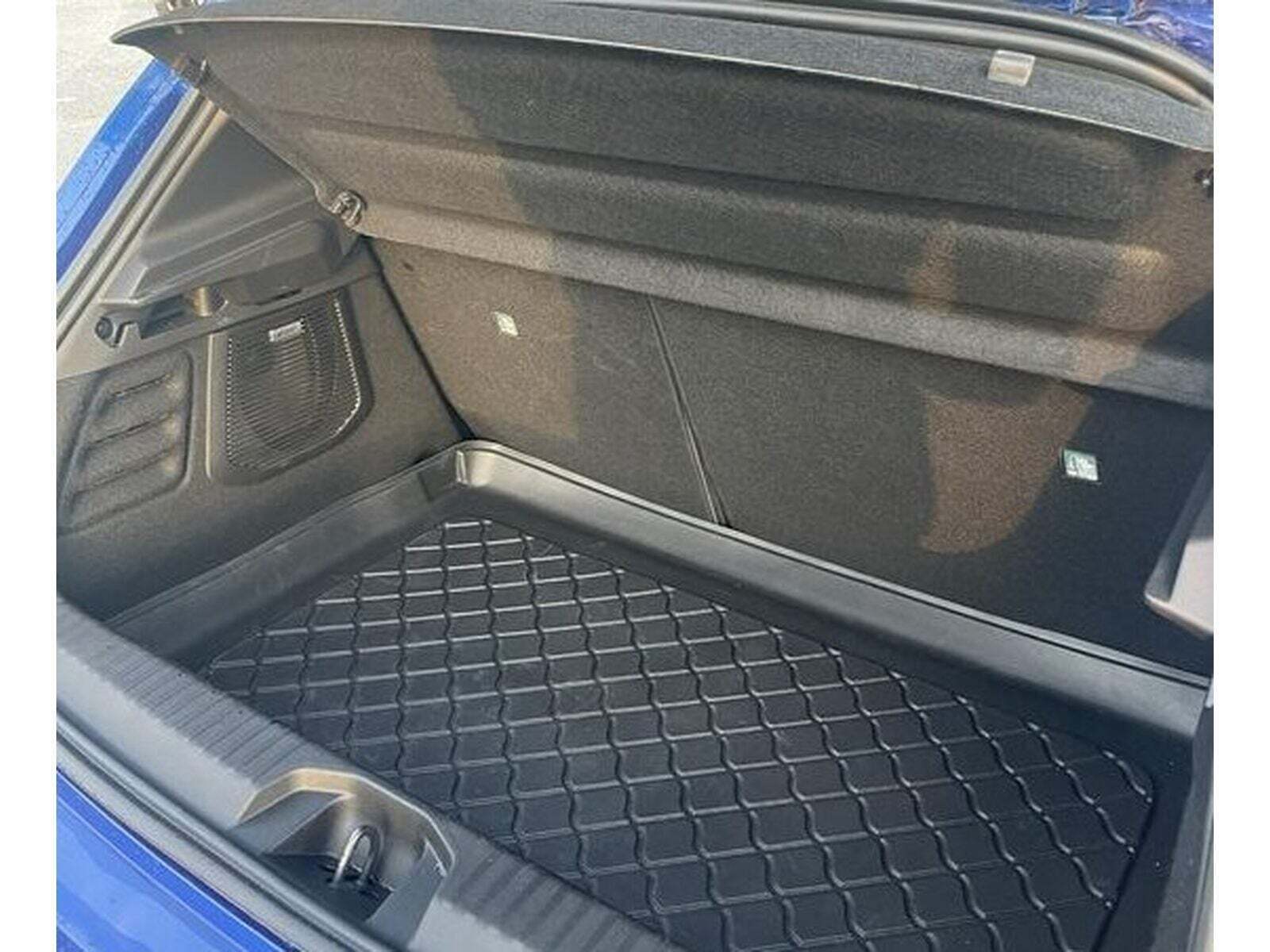 Blå Renault Clio V fra 2020