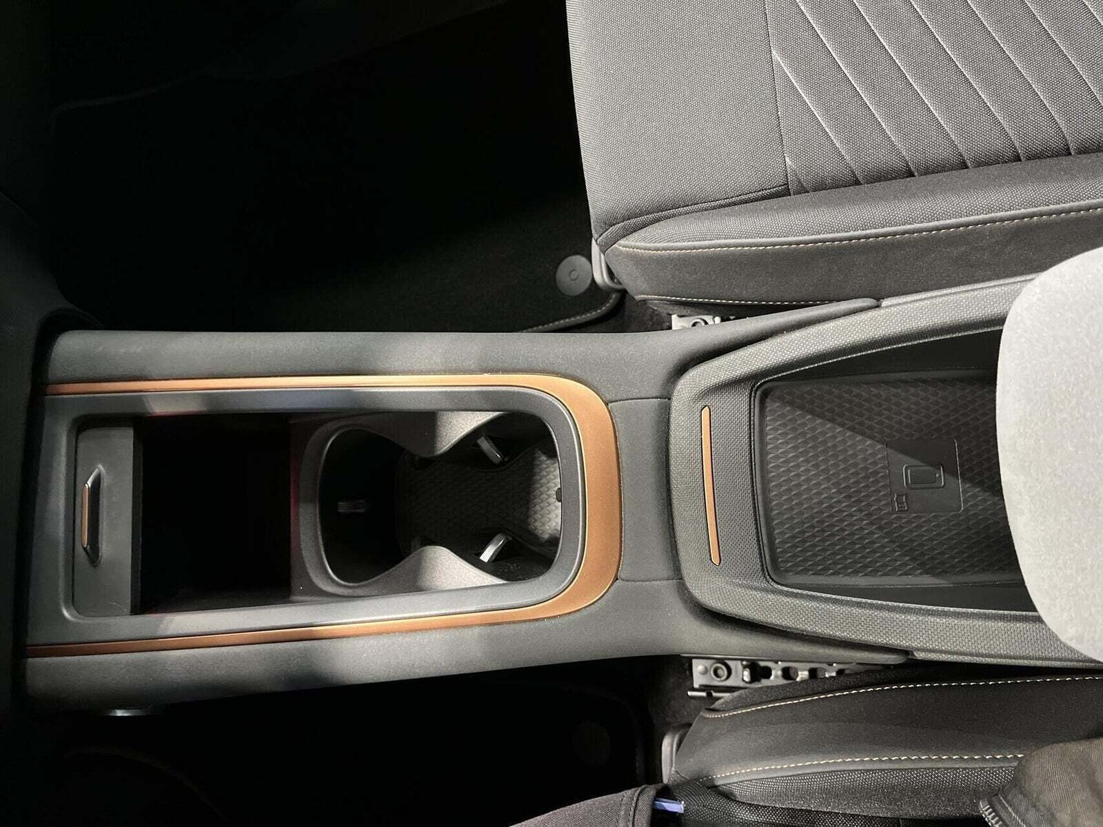 Blå Cupra Born fra 2024