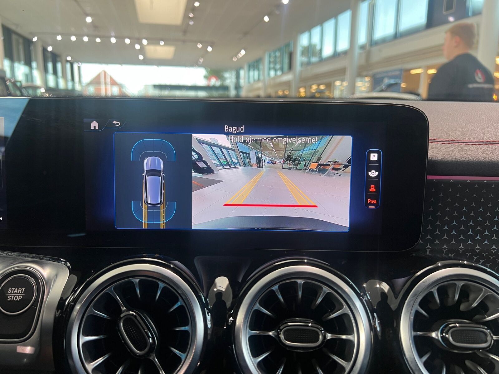 Sort Mercedes EQB250+ fra 2024