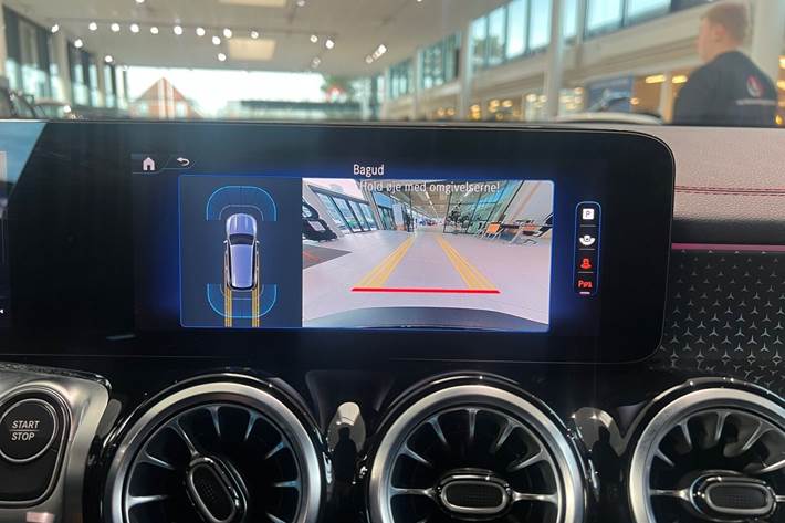 Sort Mercedes EQB250+ fra 2024