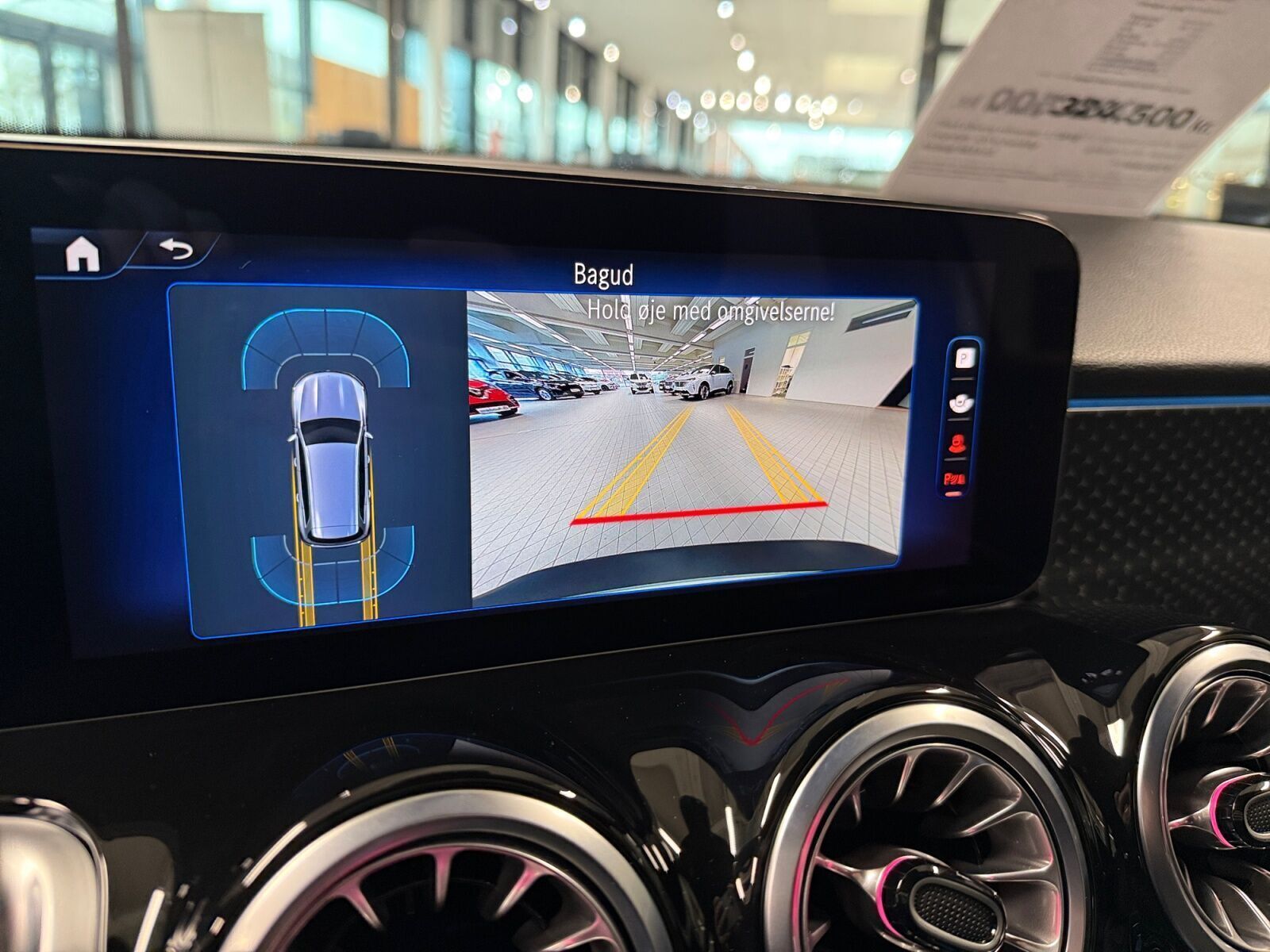 Hvid Mercedes EQB300 fra 2024