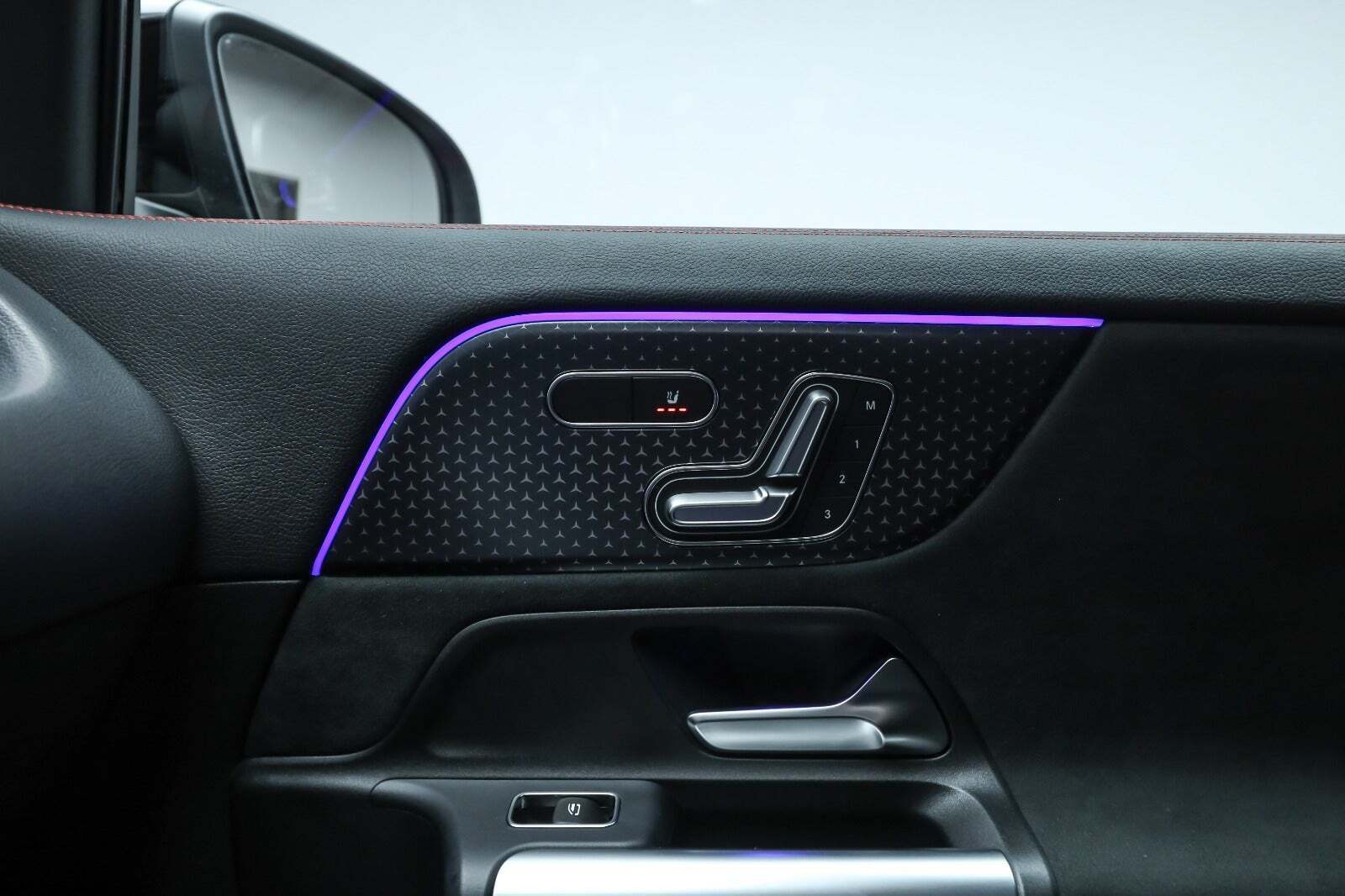 Rød Mercedes EQA250+ fra 2025