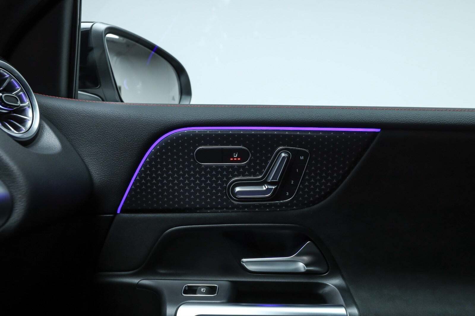 Sort Mercedes EQB250+ fra 2025