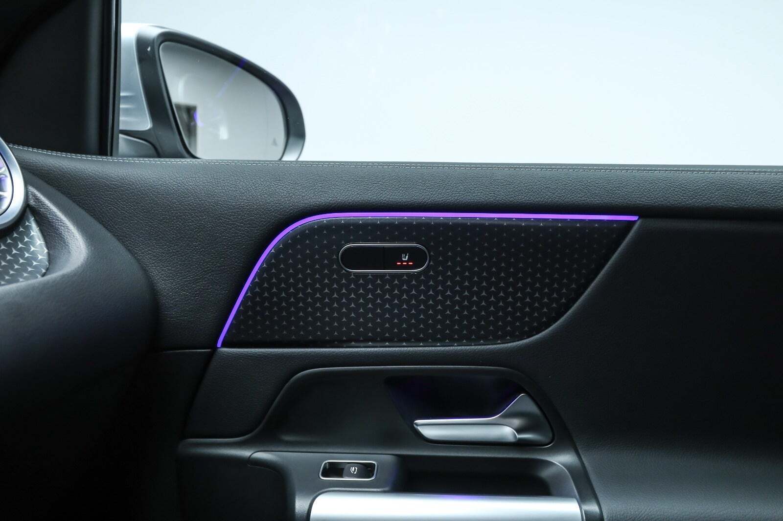 Sølv Mercedes EQA350 fra 2024