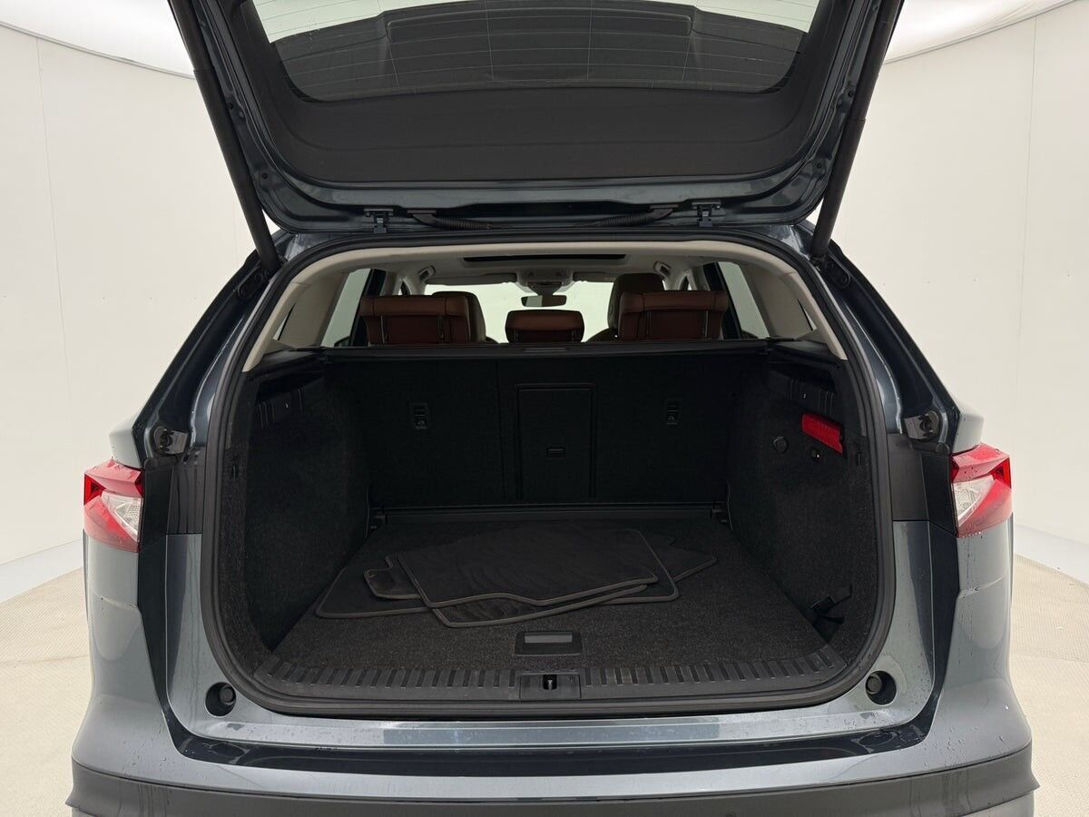 Grå Skoda Enyaq fra 2021