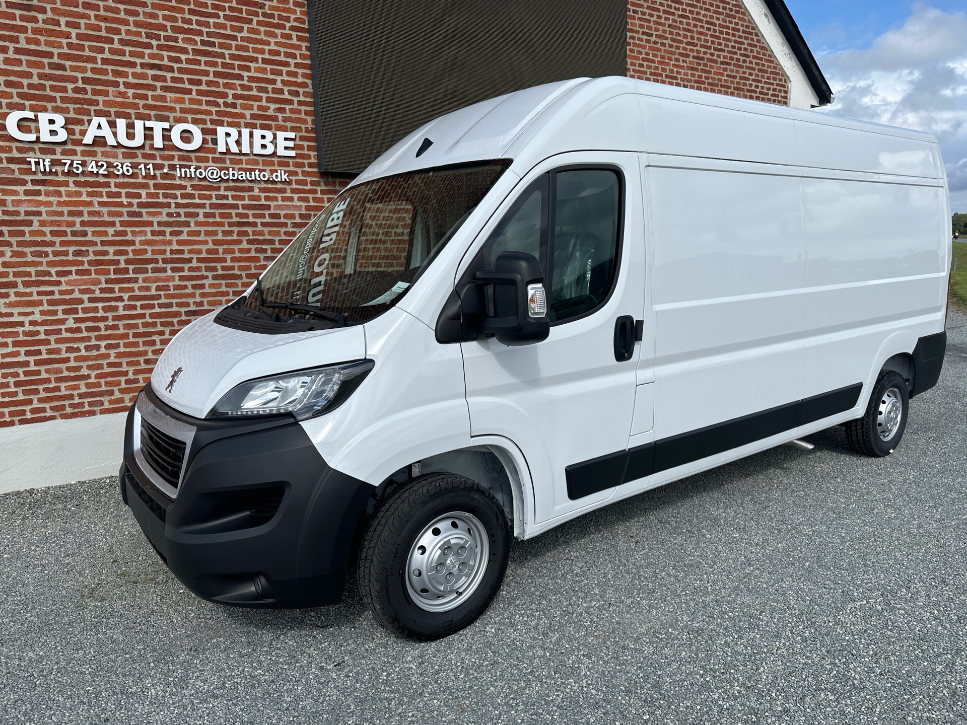 Peugeot Boxer 2,2 335 L3H2 BlueHDi Premium 140HK Van 6g