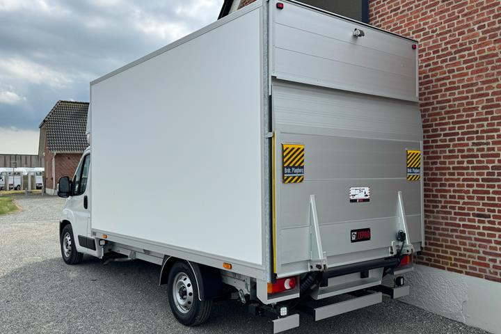 Hvid Opel Movano fra 2025