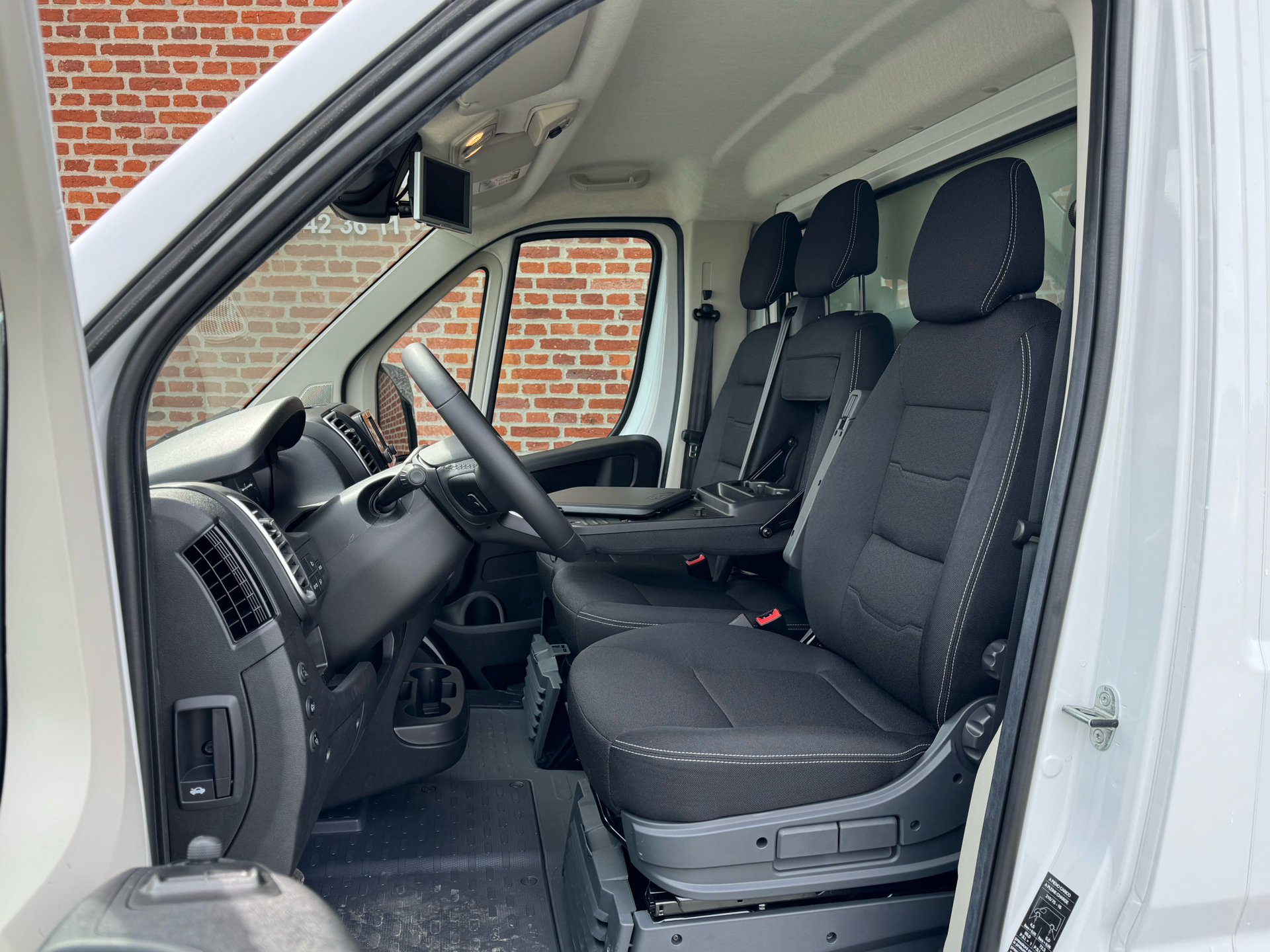 Hvid Opel Movano fra 2025