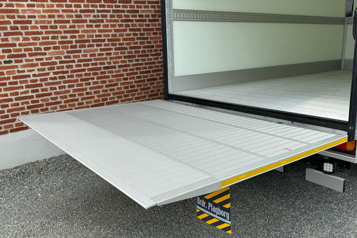 Hvid Opel Movano fra 2025