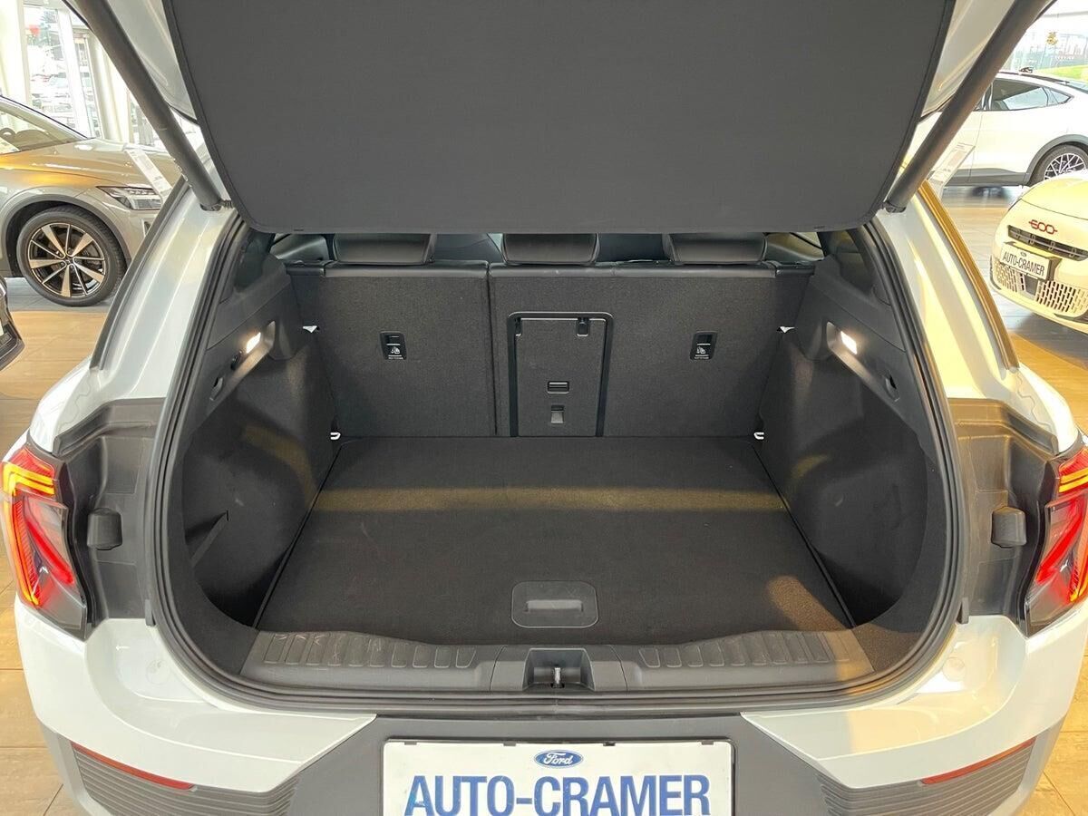 Hvid Ford Explorer fra 2025