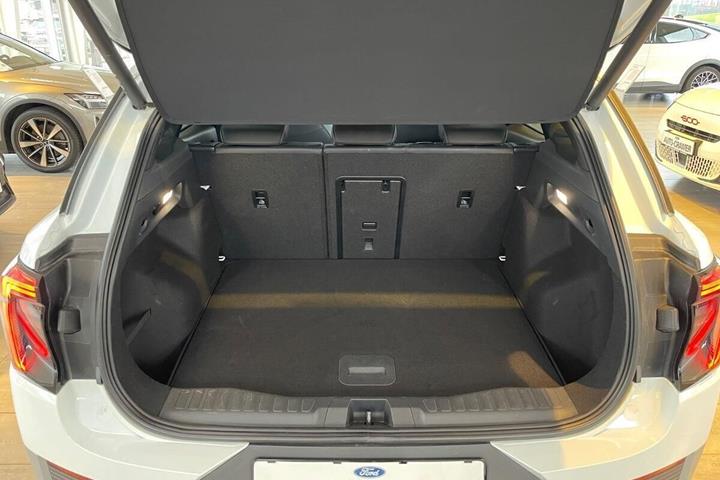 Hvid Ford Explorer fra 2025