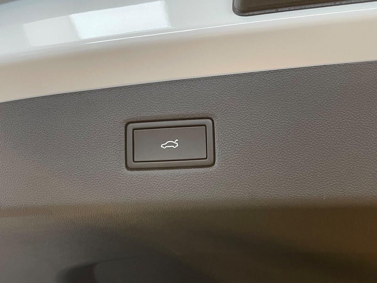 Hvid Ford Explorer fra 2025