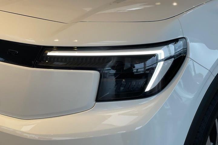 Hvid Ford Explorer fra 2025