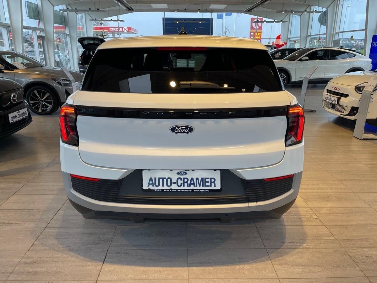 Hvid Ford Explorer fra 2025