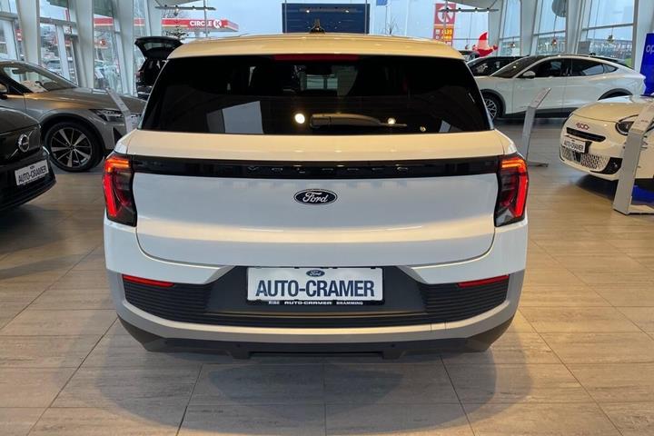 Hvid Ford Explorer fra 2025