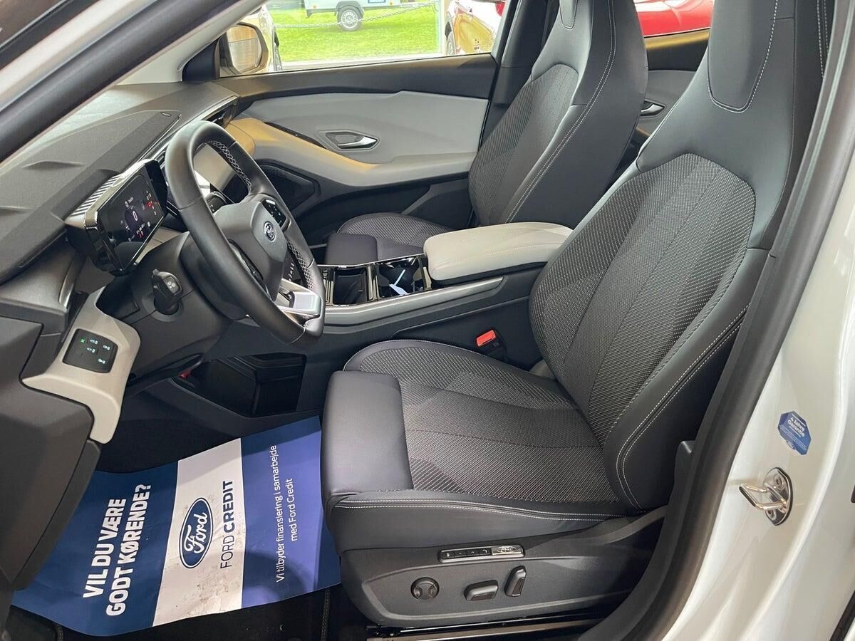Hvid Ford Explorer fra 2025