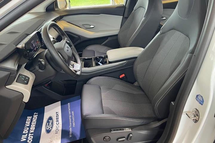 Hvid Ford Explorer fra 2025