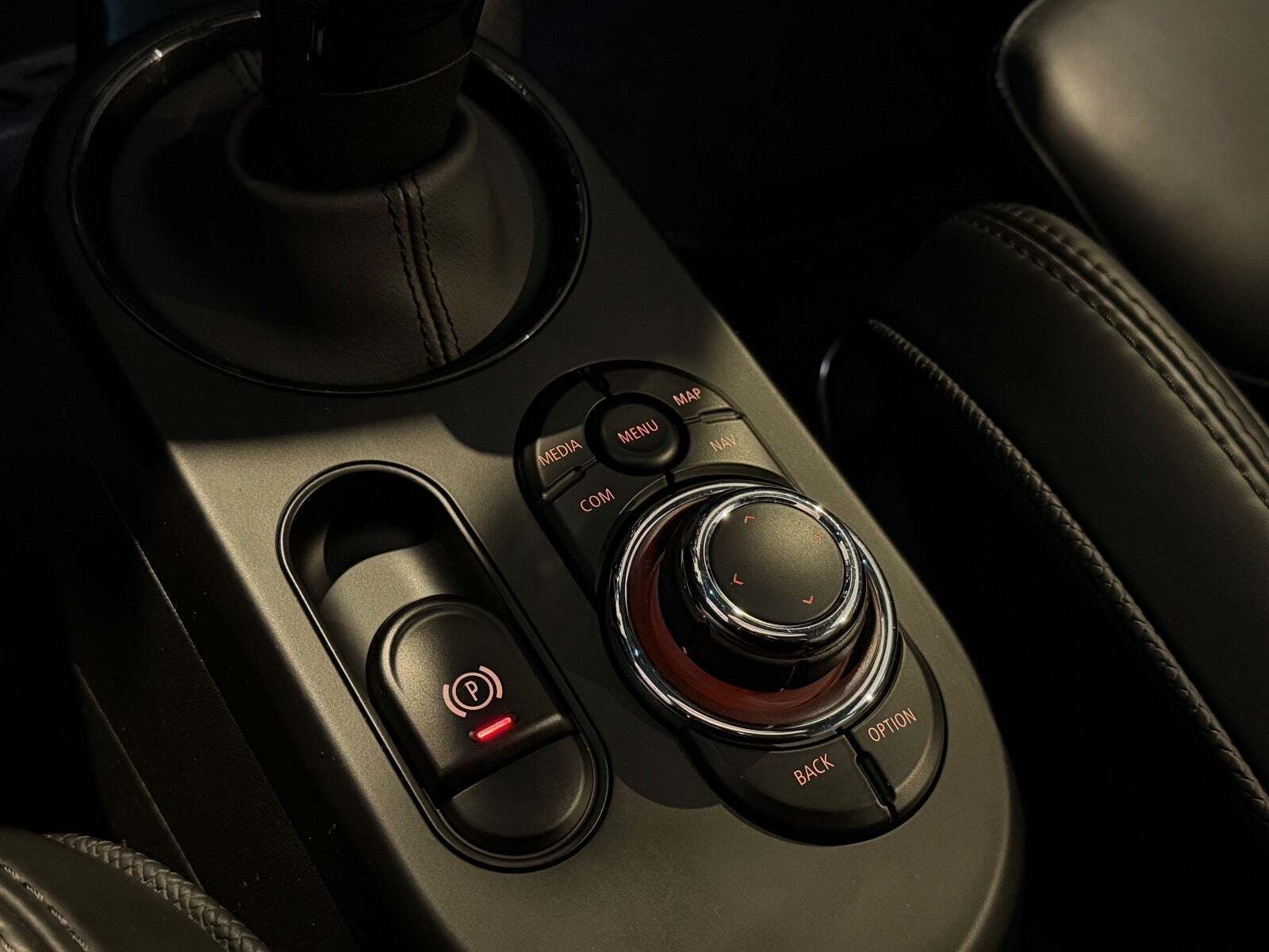 Blå Mini Cooper SE fra 2022