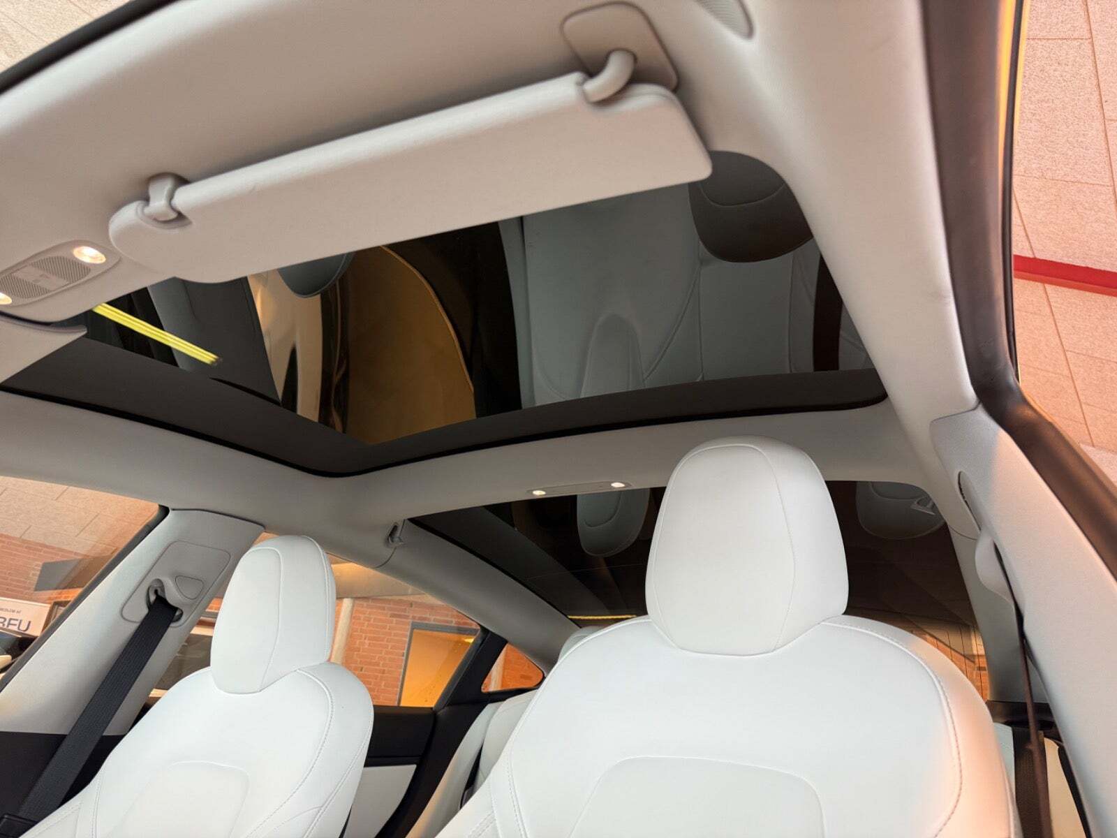 Hvid Tesla Model 3 fra 2020