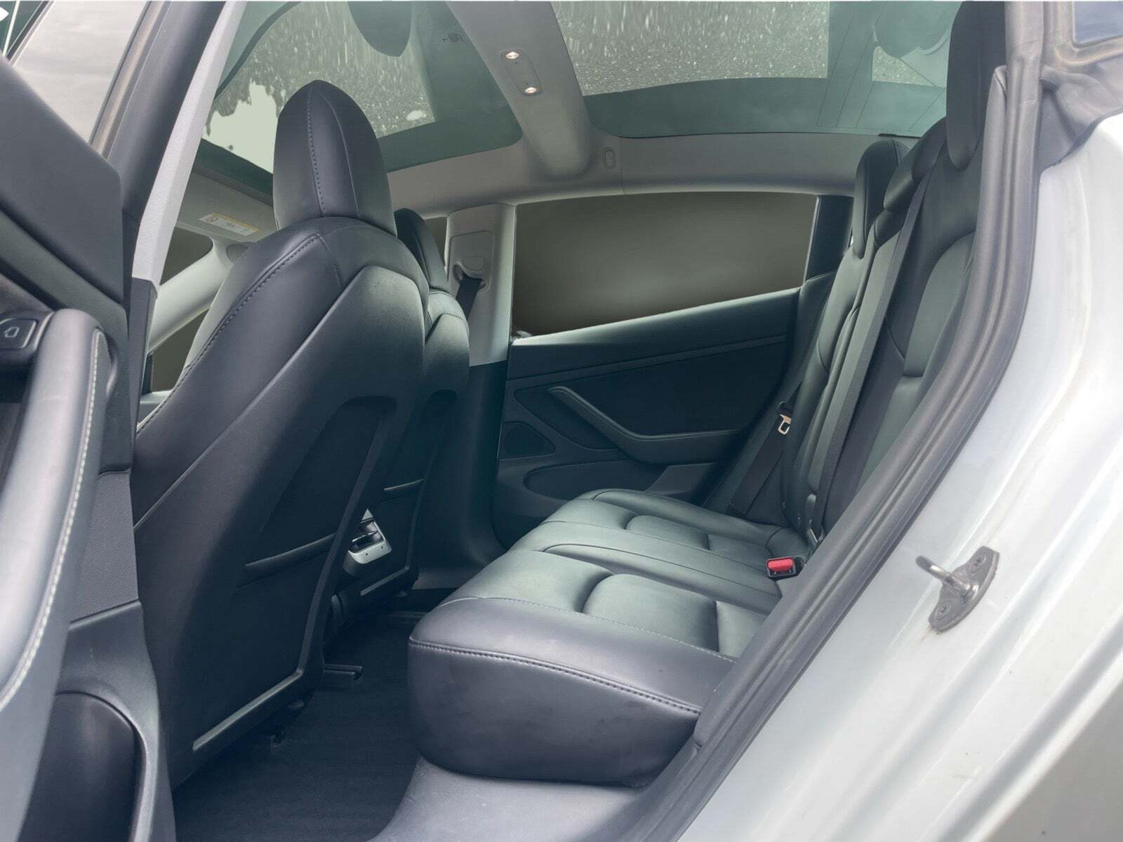 Hvid Tesla Model 3 fra 2022