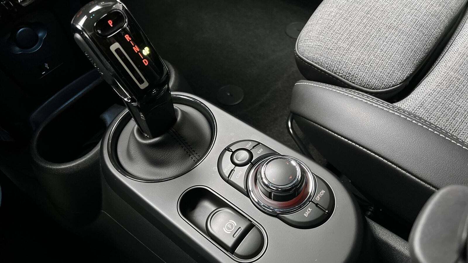 Hvid Mini Cooper SE fra 2023