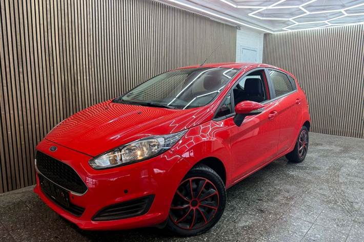 Rød Ford Fiesta fra 2017