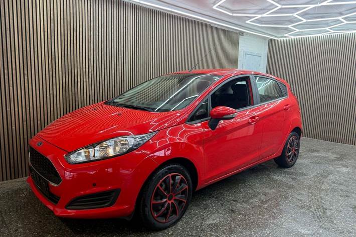 Rød Ford Fiesta fra 2017