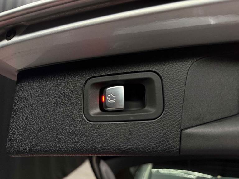 Mercedes E220 d 2,0 AMG Line stc. aut. 4Matic