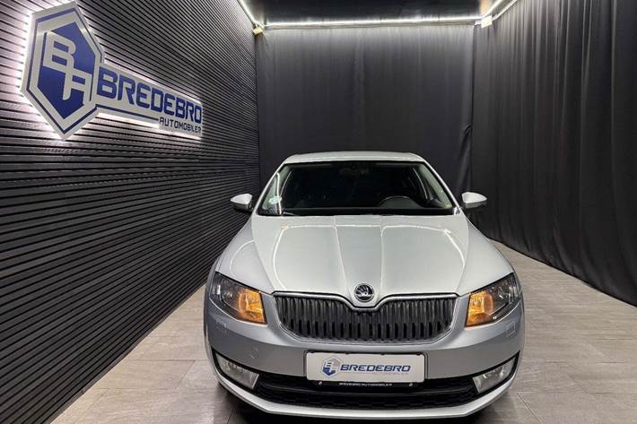 Grå Skoda Octavia fra 2015