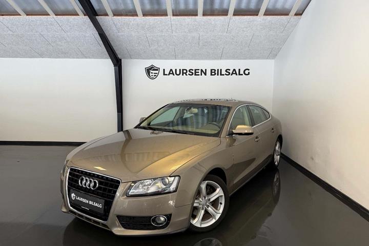 Orange Audi A5 fra 2010 set udefra