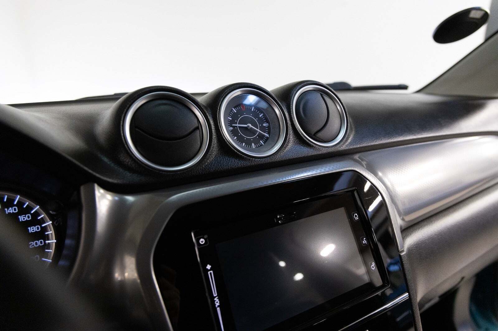 Grøn Suzuki Vitara fra 2015