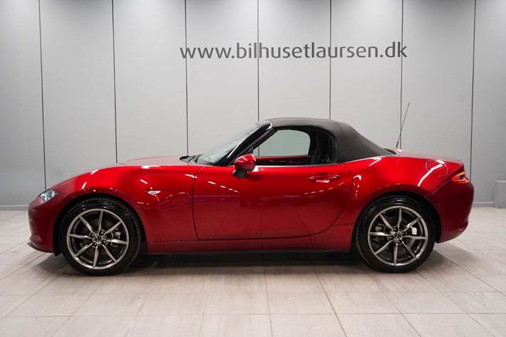 Rød Mazda MX-5 fra 2022