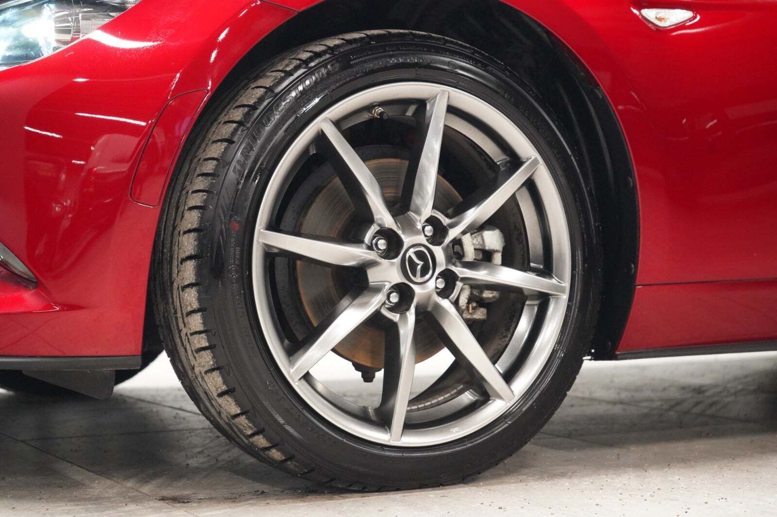 Rød Mazda MX-5 fra 2022