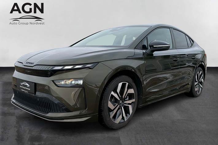 Grøn Skoda Enyaq fra 2026 set udefra