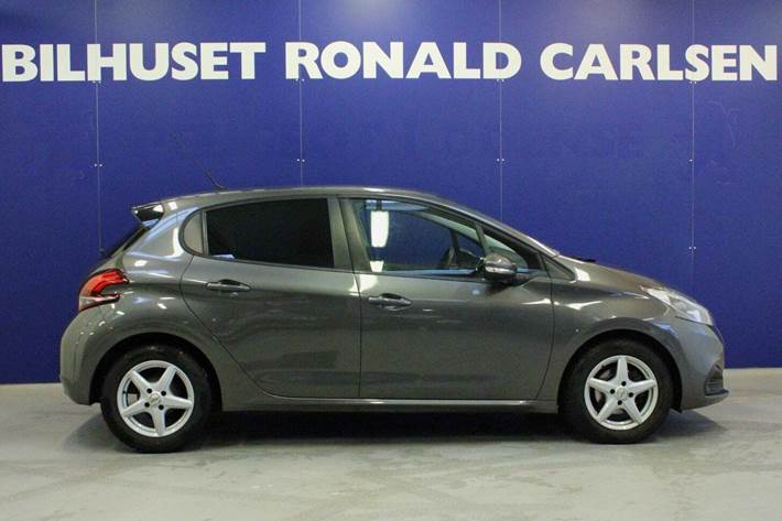Grå Peugeot 208 fra 2018