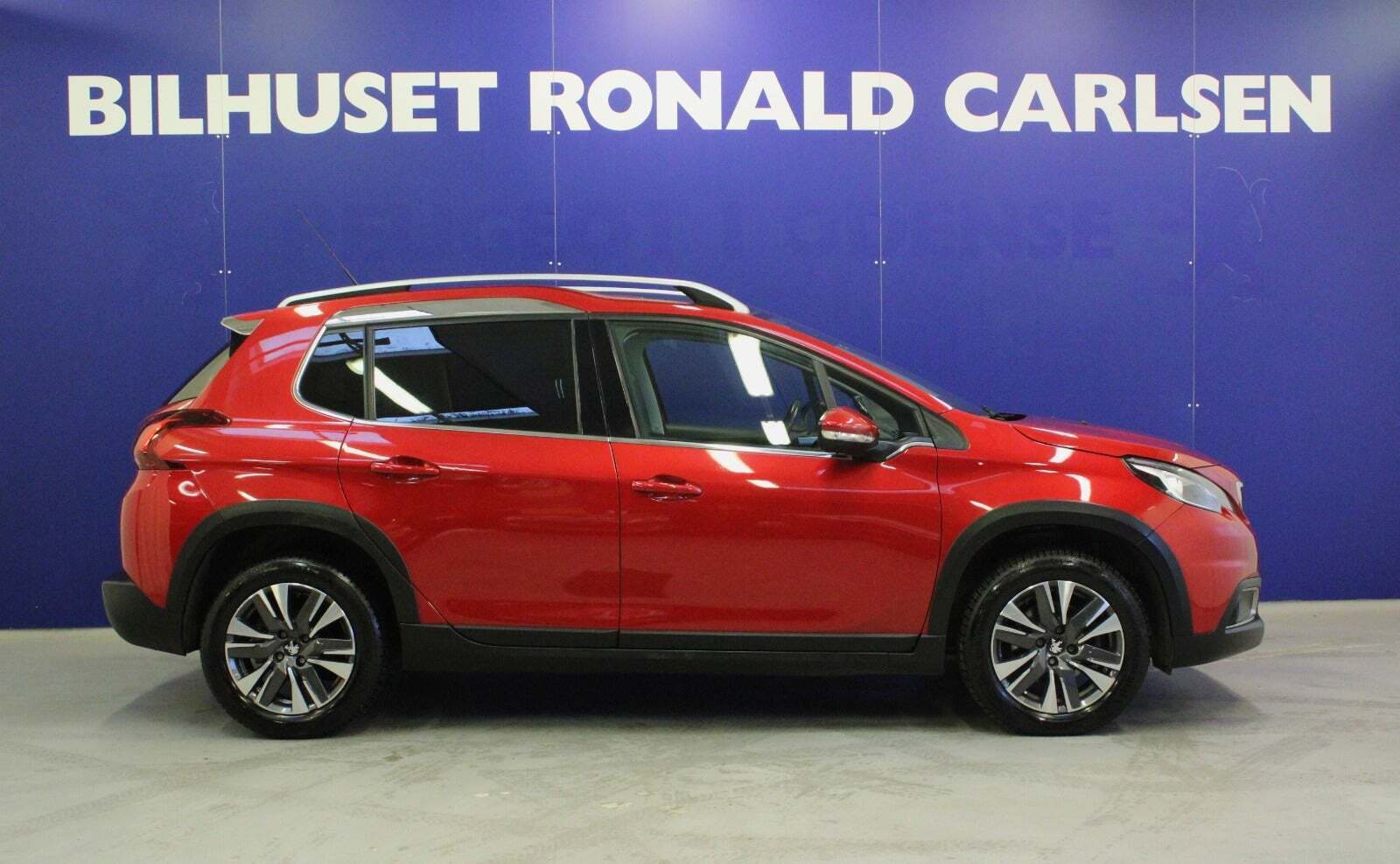Rød Peugeot 2008 fra 2018