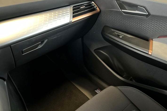 Hvid Cupra Born fra 2024