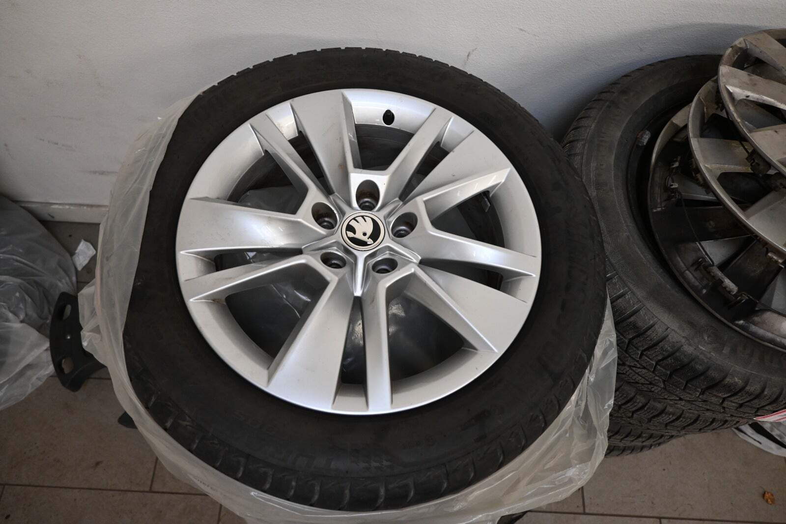 Grå Skoda Karoq fra 2021