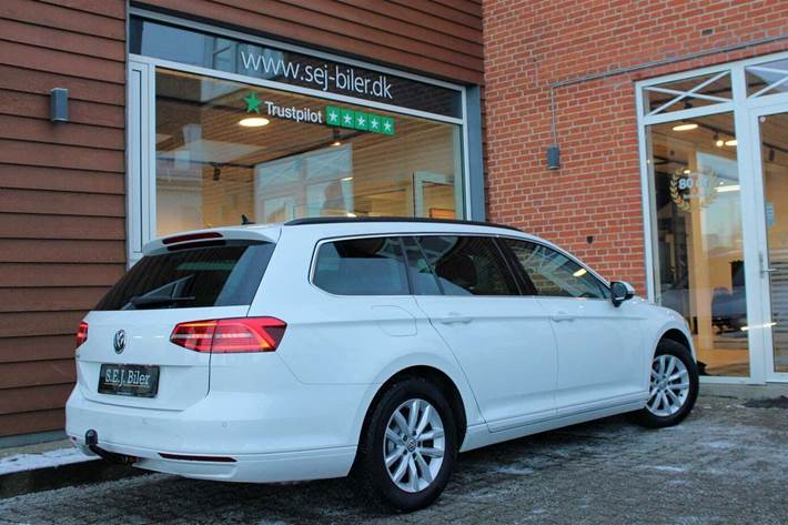 Hvid VW Passat fra 2018